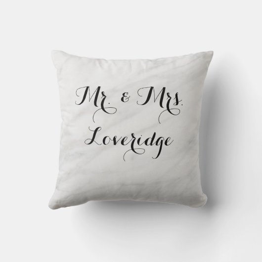 Gepersonaliseerde Mr. & Mrs White Gray Marble Kussen (Achterkant)