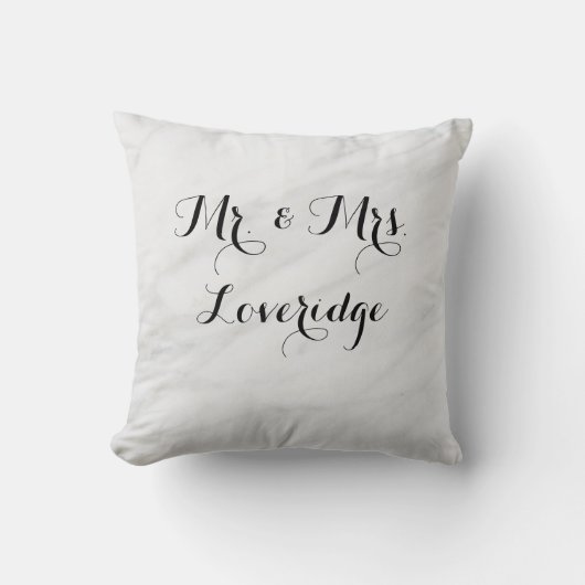 Gepersonaliseerde Mr. & Mrs White Gray Marble Kussen (Voorkant)