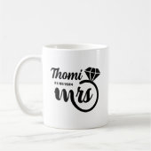 gepersonaliseerde Mrs. gift elegant script Koffiemok (Links)