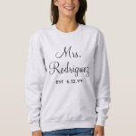 Gepersonaliseerde Mrs Pas getrouwd Custom Gift for Trui<br><div class="desc">de heer en mevrouw modern verjaardagsdag ,  bruid en groom elegant gevestigd ,  huwelijksreis op huwelijksreis ,  nieuw calligrafiekschrift ,  geschenk voor haar bruid ,  cadeautjes voor aangepast verloving ,  huwelijksgeschenk voor bruidjarig ,  achelorette name recent aangedaan ,  fiance bachelorette party sweatshirt ,  gepersonaliseerd mevrouw est newlywed sweater</div>