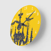 Gepersonaliseerde Mustard Yellow Chandelier Bird C Ronde Klok (Hoek)