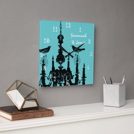 Gepersonaliseerde Mustard Yellow Chandelier Bird C Vierkante Klok (Kantoor)