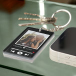 Gepersonaliseerde muziek speler foto sleutelhanger<br><div class="desc">Nieuwigheid en moderne Music Player Sleutelhanger Fotosjabloon - Gepersonaliseerde moderne gedrukte sleutelhanger voeg uw eigen foto en tekst toe - verander de tekst om aan uw behoeften te voldoen - Sleutelhanger fotogeschenken van Ricaso - Gepersonaliseerd met uw eigen foto's en aangepaste tekst - Modern en uniek ontwerp valt op -...</div>