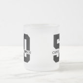 Gepersonaliseerde naam 50e verjaardag Modern Matglas Koffiemok (Center)