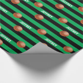 Gepersonaliseerde Naam Basketbal Groen en Zwart Cadeaupapier (Hoek)