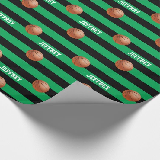 Gepersonaliseerde Naam Basketbal Groen en Zwart Cadeaupapier (Hoek)