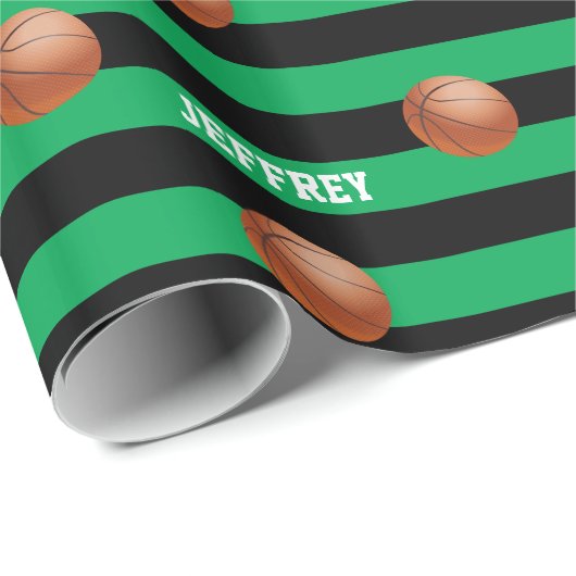 Gepersonaliseerde Naam Basketbal Groen en Zwart Cadeaupapier (Rol Hoek)