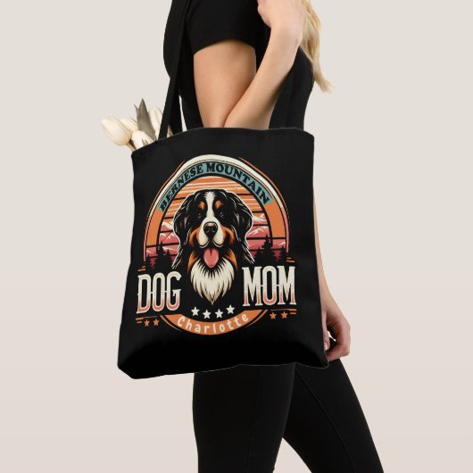 Gepersonaliseerde naam Berner Mountain Dog Mom  Tote Bag (Dichtbij)