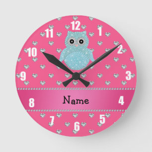 Gepersonaliseerde naam bling owl diamonds roze har ronde klok