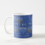 Gepersonaliseerde naam Blue Hanukkah Menorah Koffiemok<br><div class="desc">Vier het Lichtfestival in stijl met deze gepersonaliseerde Chanoeka-mok, met een prachtig blauw menorah-ontwerp. Pas de mok aan met jouw naam of de naam van een geliefde om een attent, uniek cadeau voor het vakantieseizoen te creëer. Deze mok is ideaal voor het nuttigen van uw favoriete warme drankjes tijdens Chanoeka...</div>