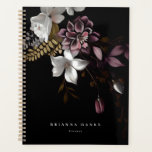Gepersonaliseerde naam Dark en Moody Floral Planner<br><div class="desc">Dit notitieboek heeft een prachtig donker en moody blush roze,  wit en goudkleurig bloemenontwerp op een zwarte achtergrond.</div>