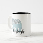 Gepersonaliseerde naam Elegant Blue Paisley Elepha Tweekleurige Koffiemok (Voorkant links)