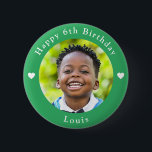 Gepersonaliseerde naam, foto en leeftijd Verjaarda Ronde Button 5,7 Cm<br><div class="desc">Schattige gepersonaliseerde foto,  naam en leeftijd verjaardagsgroene knop.</div>