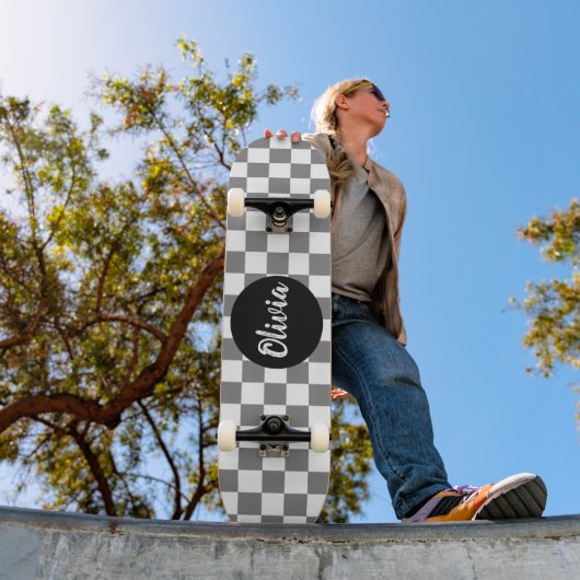 Gepersonaliseerde Naam grijs en wit Checkerboard Persoonlijk Skateboard (Buiten 1)