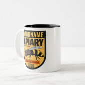 Gepersonaliseerde NAAM Honey Bee Apiary Bijenkorve Tweekleurige Koffiemok (Voorkant links)