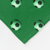 Gepersonaliseerde naam koeiengroene voetballen fleece deken (Hoek)