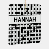 Gepersonaliseerde naam kruiswoordpuzzel patroon keramisch ornament (Rechts)
