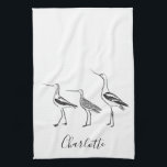 Gepersonaliseerde naam kustvogels Witte vogel Theedoek<br><div class="desc">Breng een vleugje kustcharme naar uw keuken met deze gepersonaliseerde handdoek met een drietal handgetekende kustvogels. Het is ontworpen in fraai zwart-wit met aangepaste scripttekst en is een perfecte mix van eenvoud en op natuur geïnspireerde schoonheid. Ideaal voor strandhuizen, vogelliefhebbers of iedereen die houdt van schone, moderne keukeninrichting. Voeg een...</div>
