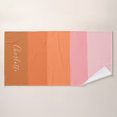 Gepersonaliseerde naam Modern Roze Sinaasappel Str Badhanddoek (Badhanddoek)