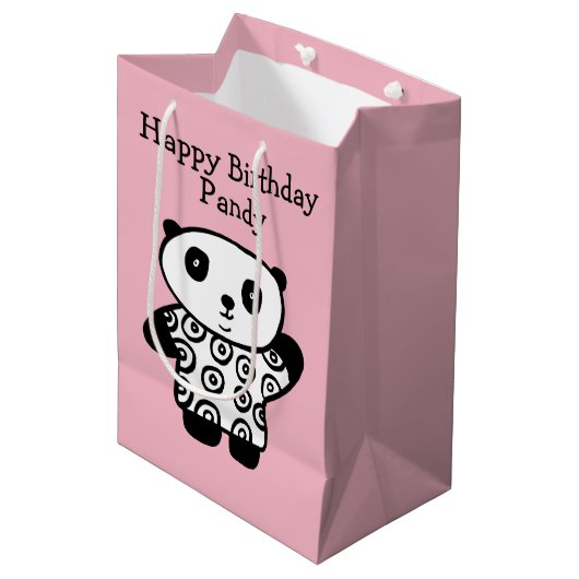 Gepersonaliseerde naam Panda Pink Happy Birthday Medium Cadeauzakje (Voorkant Gekanteld)