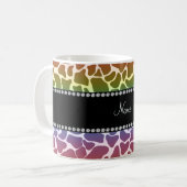 Gepersonaliseerde naam regenbooggiraffe patroon koffiemok (Voorkant links)