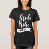 Gepersonaliseerde naam Ribbon Modern Script Bride  T-shirt (Voorkant)