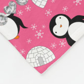 Gepersonaliseerde naam roze pinguïns gooit sneeuwv fleece deken (Hoek)