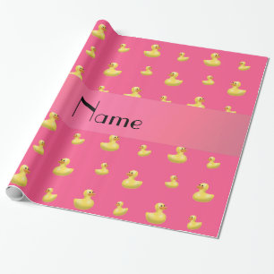 Gepersonaliseerde naam roze rubbereenpatroon cadeaupapier