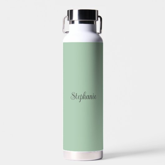 Gepersonaliseerde naam Sage Groen Script Bruiloft Waterfles (Voorkant)