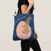 Gepersonaliseerde naam Script Blue Botanical Boho Tote Bag (Dichtbij)