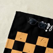 Gepersonaliseerde naam sinaasappel en zwart Checke Strandlaken (In situ)