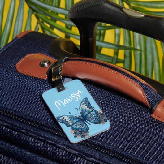 Gepersonaliseerde naam Sky Blue Tropical Butterfly Bagagelabel (Voorkant Insitu 1)
