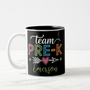 Gepersonaliseerde naam team Pre-K kleuterleidster  Tweekleurige Koffiemok