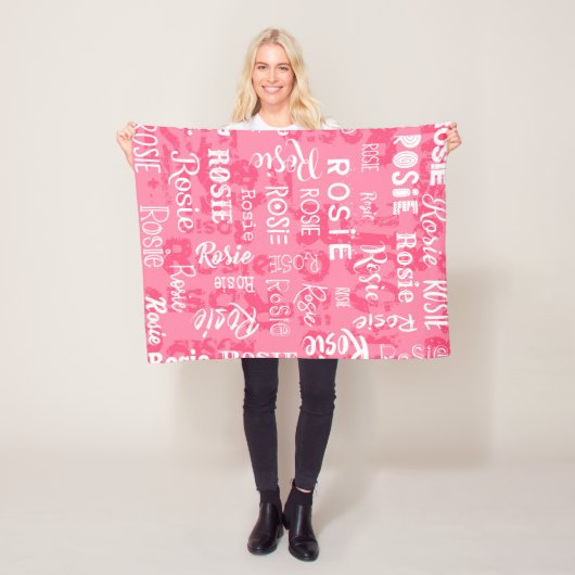 Gepersonaliseerde naam voor Rosie Pink Fleece Deken (In situ)