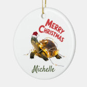 Gepersonaliseerde naam Vrolijke Kerstschildpad in Keramisch Ornament (Links)