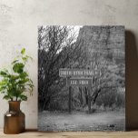 Gepersonaliseerde naam  wandelpad Sedona Imitatie Canvas Print<br><div class="desc">Verhoog uw interieur met onze gepersonaliseerde naam wandelpad Sedona Faux Canvas Print, een prachtig stuk dat de essentie van avontuur en romance vastlegt. Deze aangepaste naam teken muur kunst dient als een ideaal geschenk voor jubilea of bruiloften, symboliseert de reis die door verliefde koppels wordt gedeeld. Ideaal voor natuur-liefhebbende paren,...</div>