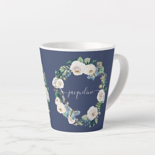 Gepersonaliseerde naam Waterverf Navy Floral Butte Latte Mok (Rechterhoek)