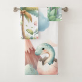 Gepersonaliseerde naam Whimsical Pastel Dinosaur Bad Handdoek (Insitu)