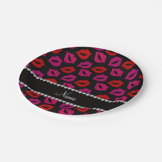 Gepersonaliseerde naam zwarte rode roze lippen papieren bordje (Gekanteld)