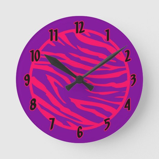 Gepersonaliseerde naamklok Hot Pink Purple Zebra P Ronde Klok (Voorkant)
