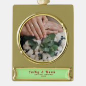 Gepersonaliseerde namen Paar's Eerste Kerstmis Verguld Banner Ornament (Voorkant)