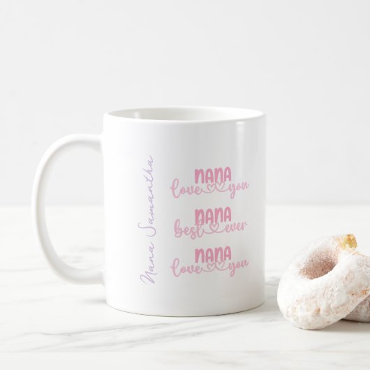 Gepersonaliseerde Nana Pink Typografie Script Koffiemok (Met donut)