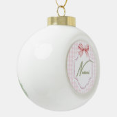Gepersonaliseerde Naomi Baby Girl Nursery Bow & Gi Keramische Bal Ornament (Links)