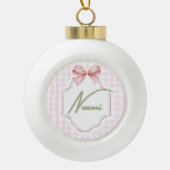 Gepersonaliseerde Naomi Baby Girl Nursery Bow & Gi Keramische Bal Ornament (Voorkant)