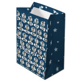 Gepersonaliseerde Navy Blue Pet Photo Star Pattern Medium Cadeauzakje (Achterkant Gekanteld)