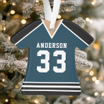 Gepersonaliseerde Navy en zwarte hockey Jersey Ornament<br><div class="desc">Vier je hockeyster met dit gepersonaliseerde ornament van Navy en Black Hockey Jersey. Perfect voor het herdenken van een speciaal seizoen,  speler of team. Pas het aan met een naam en nummer om een unieke aandenken te creëer.</div>