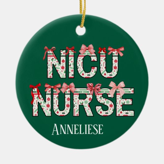 Gepersonaliseerde NICU Verpleegster Kerst Coquette Keramisch Ornament (Voorkant)