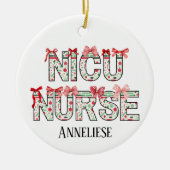 Gepersonaliseerde NICU Verpleegster Kerst Coquette Keramisch Ornament (Voorkant)