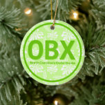 Gepersonaliseerde OBX Buitenbanken North Carolina  Keramisch Ornament<br><div class="desc">OBX NC Outer Banks North Carolina Green Floral Holiday kerstversiering. Personaliseren met een naam en een jaar</div>