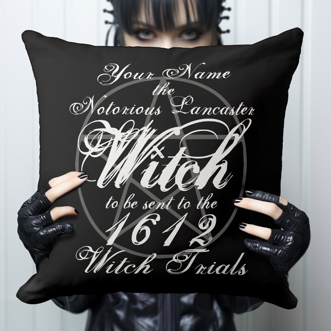 Gepersonaliseerde occulte heks proeven zwart gotis kussen (Add your Name and Date to reincarnate. Make yourself into a Notorious Witch  Gothic Throw Pillow.)